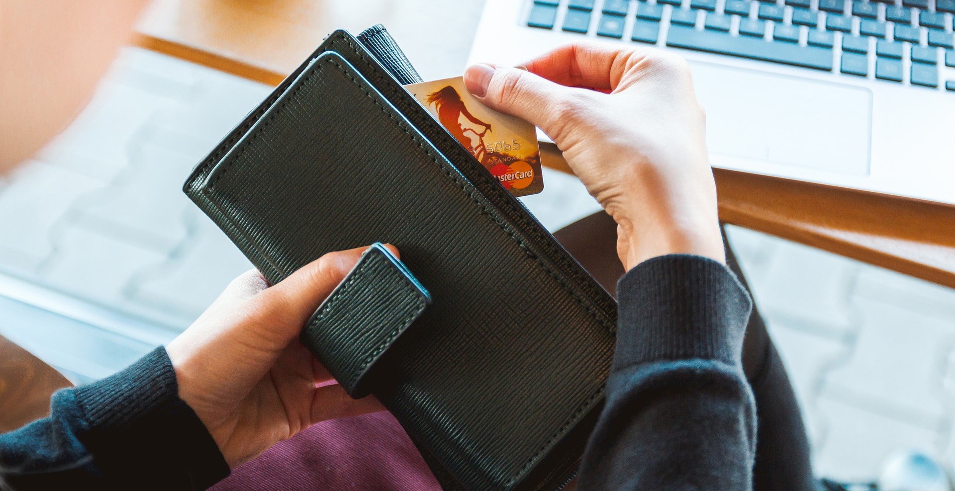 Holiday Shopping Scams! Look Out!